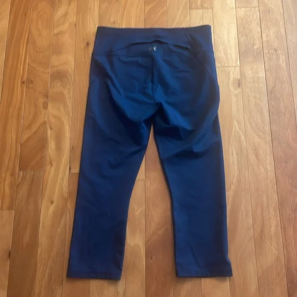 Women’s Under Armour leggings. Size Large. - Picture 2 of 3